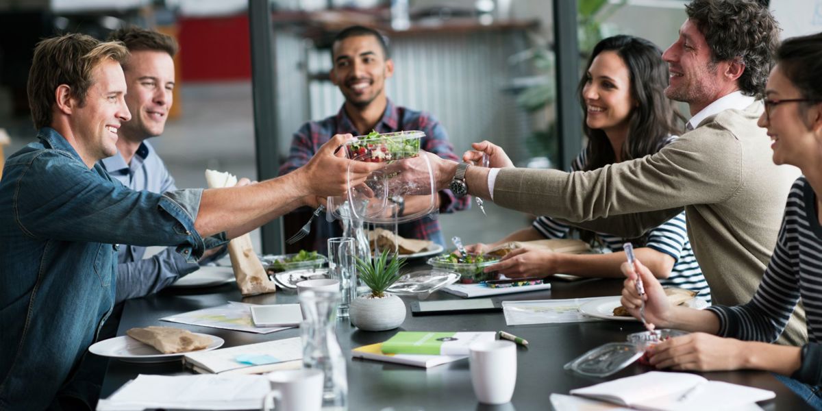Lunch tijdens vergadering. Belast of onbelast.jpg